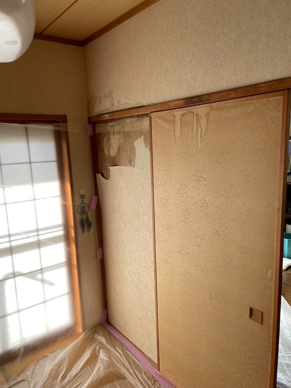 神奈川県厚木市　雨漏り補修　施工前の状態　雨漏りは放置厳禁です! (3)