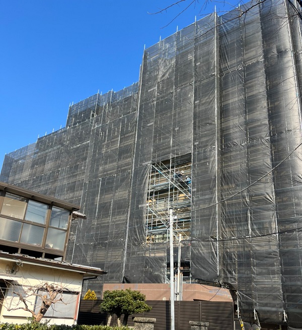 神奈川県相模原市　マンション　外壁塗装　足場組み立て (2)