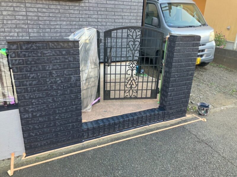 神奈川県厚木市　外壁塗装工事　門塀の塗装　多色仕上げを採用！