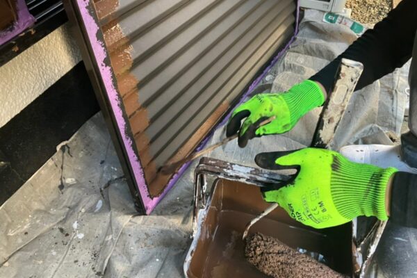 神奈川県愛甲郡愛川町　外壁塗装工事　付帯部　雨戸の塗装