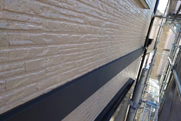 神奈川県厚木市　外壁塗装工事　帯板の板金取り付け工事