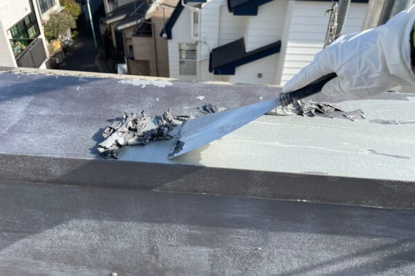 神奈川県相模原市　屋根塗装工事　下地処理ケレン作業