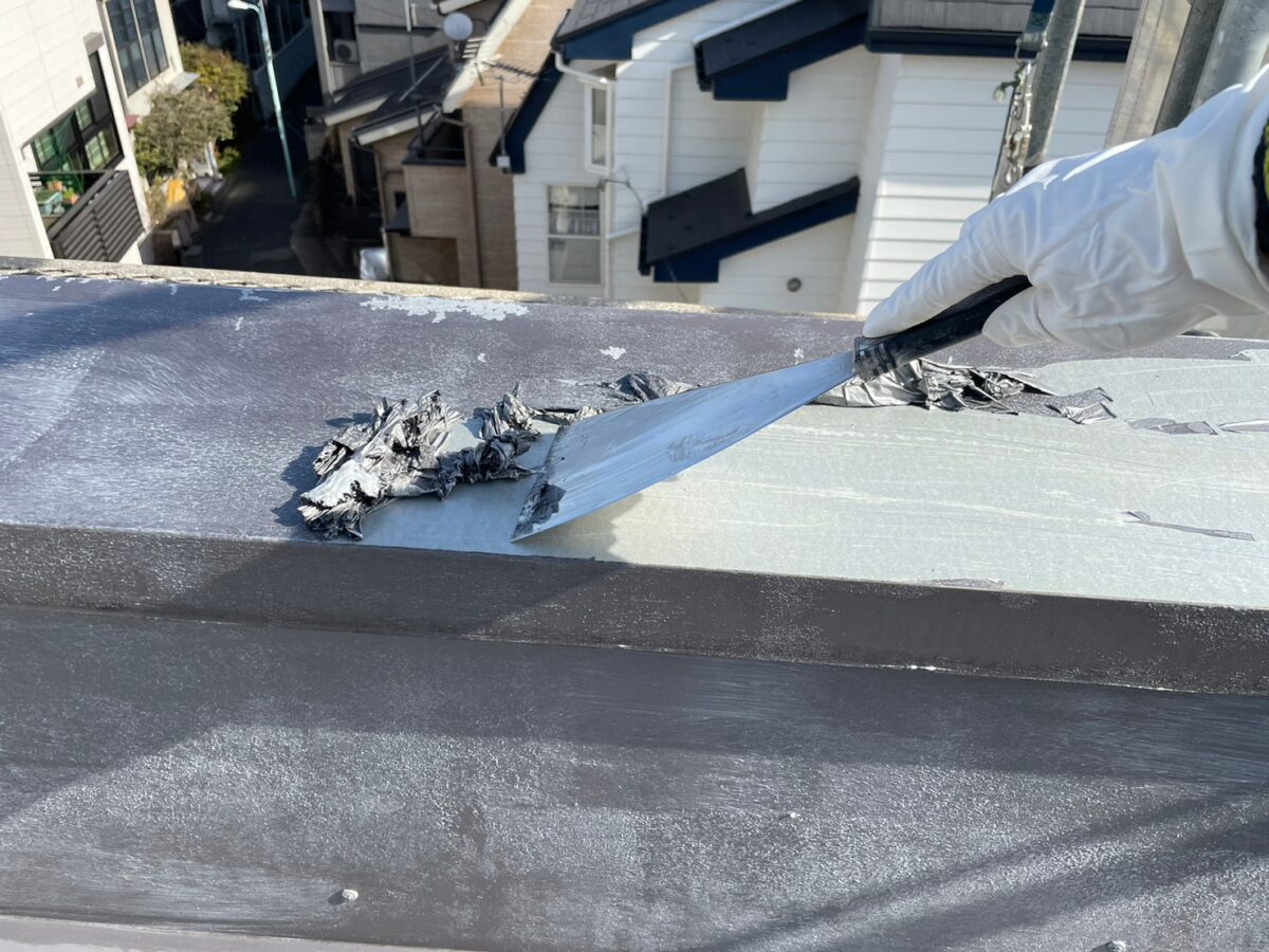 神奈川県相模原市　屋根塗装工事　下地処理ケレン作業