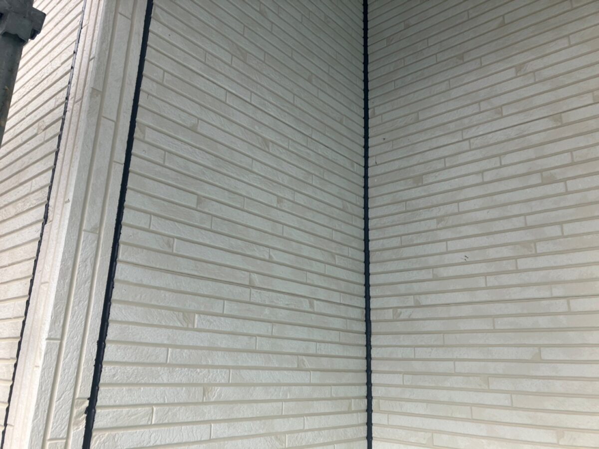 神奈川県厚木市　外壁塗装工事　外壁目地のコーキング打ち替え