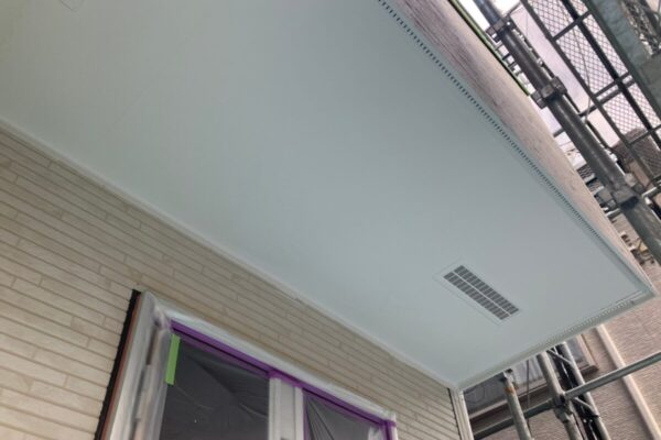 神奈川県厚木市　外壁塗装工事　軒天井の塗装を行いました！