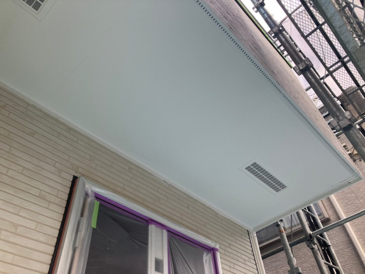 神奈川県厚木市　外壁塗装工事　軒天井の塗装を行いました！