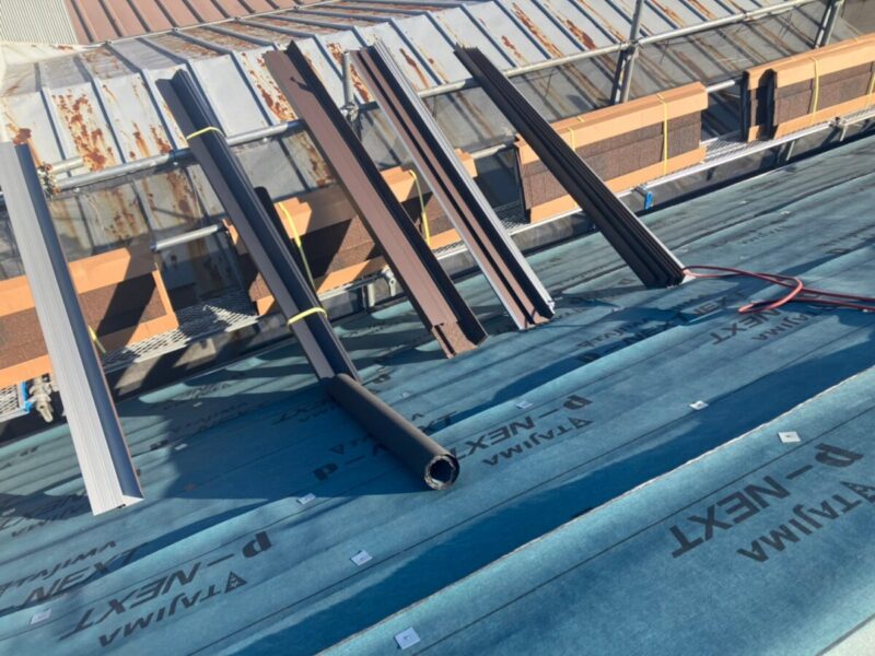 神奈川県厚木市　屋根カバー工事　屋根の水切り板金の種類と役割