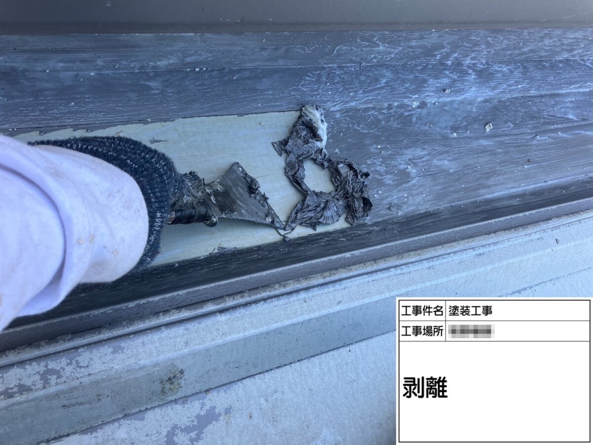神奈川県厚木市　M様邸　金属屋根塗装工事　下地処理　ケレン作業　既存塗膜剥離