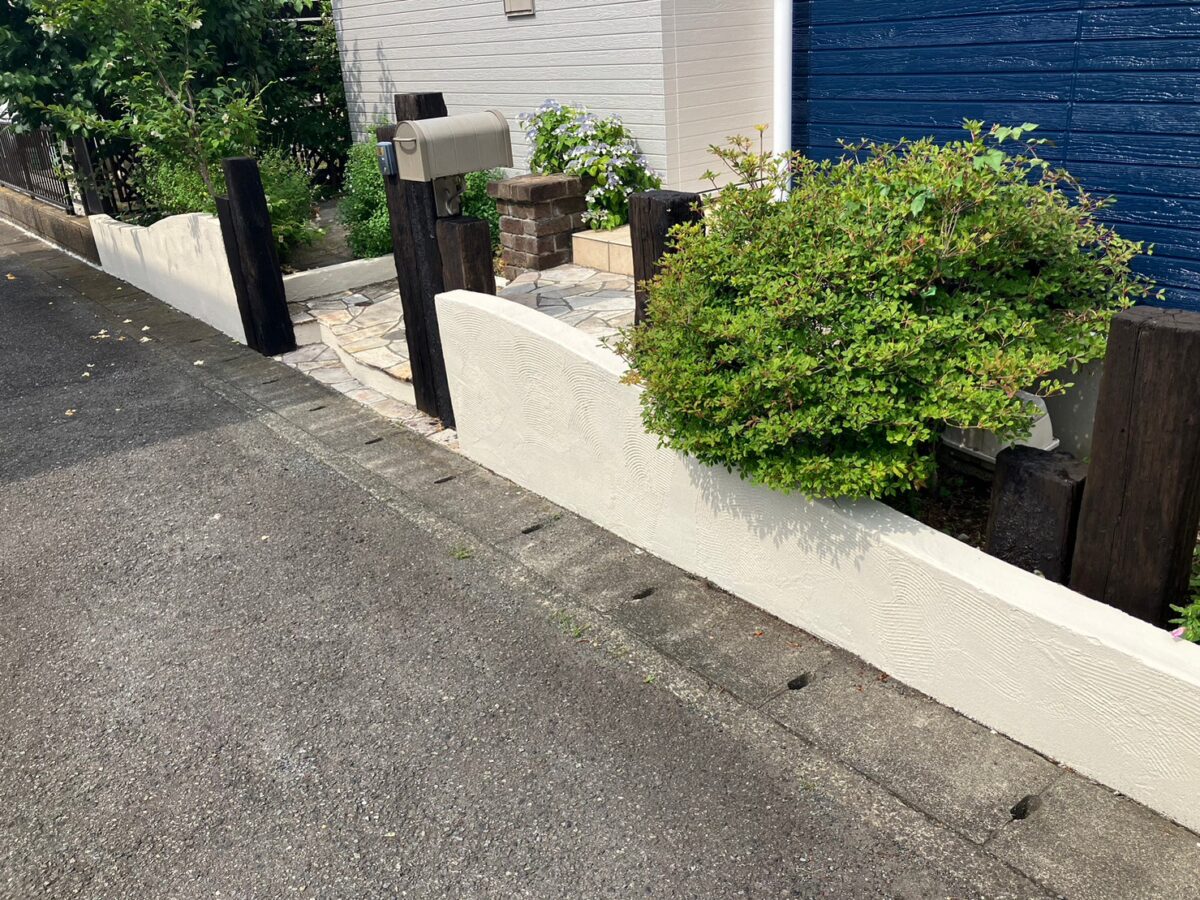 神奈川県厚木市　外壁塗装工事　施工後の門塀と木部