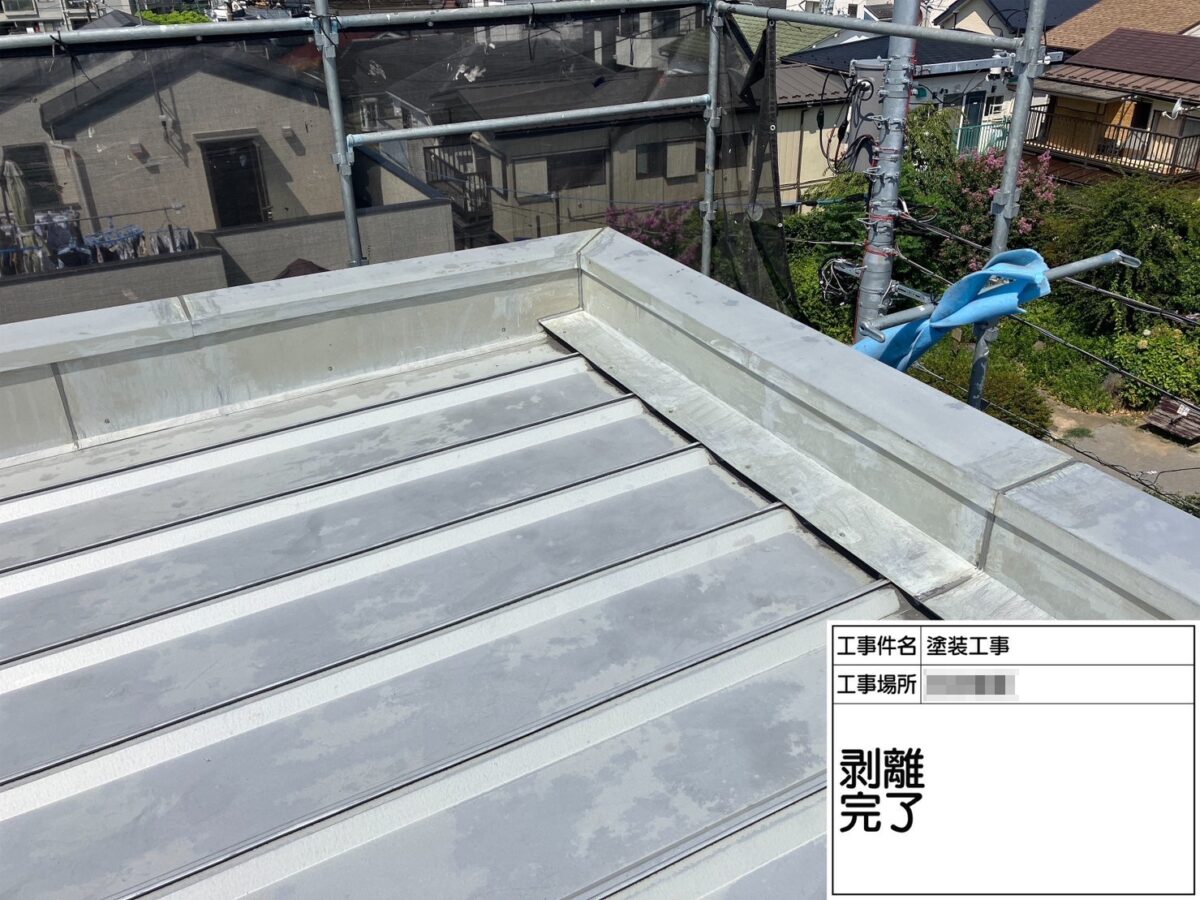 神奈川県厚木市　F様邸　金属屋根塗装工事　屋根の下塗りを行いました！