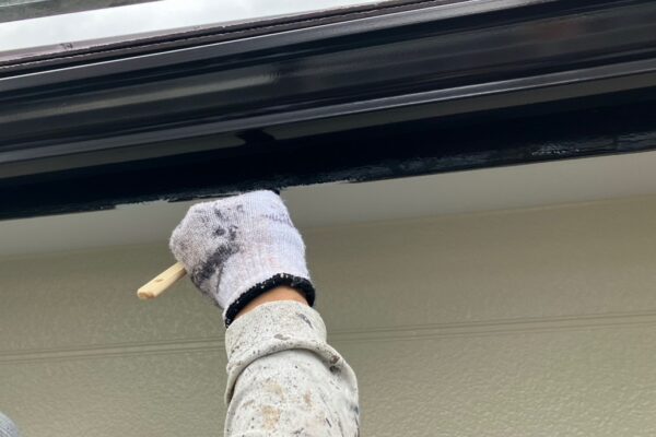 神奈川県厚木市　外壁塗装工事　付帯部　破風板の塗装　風雨による劣化に要注意！