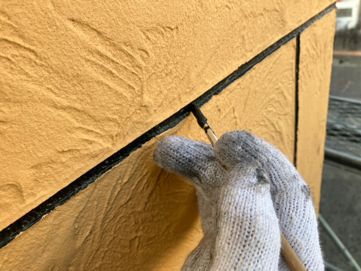 神奈川県厚木市　外壁塗装工事　外壁目地の塗装を行いました！