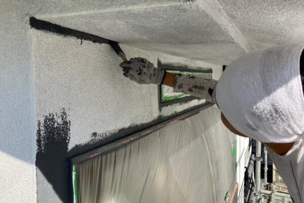 神奈川県足柄下郡湯河原町　旅館　屋根塗装・外壁塗装工事　外壁のダメ込みと屋根の下塗り