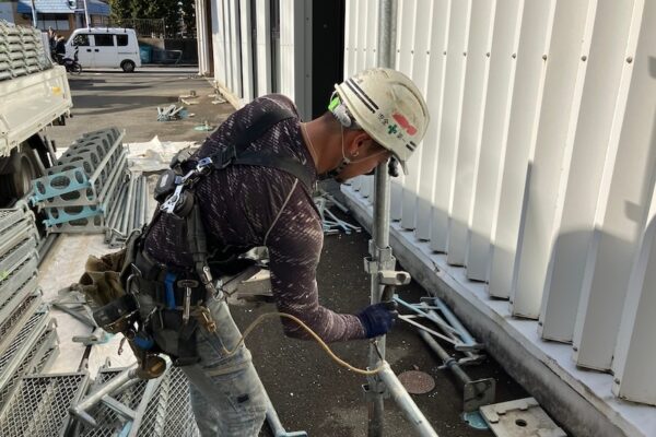 神奈川県厚木市　外壁塗装工事　ビケ足場組み立て設置
