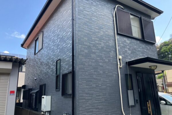 神奈川県厚木市　屋根塗装・外壁塗装工事　施工後｜柄を活かすなら多色仕上げもおすすめ！
