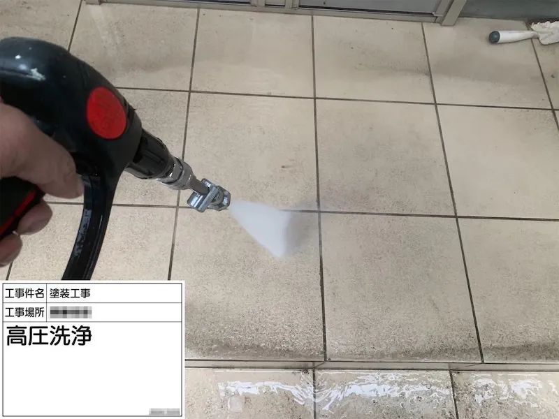 神奈川県厚木市｜玄関タイルと目地の汚れも高圧洗浄できれいになります！