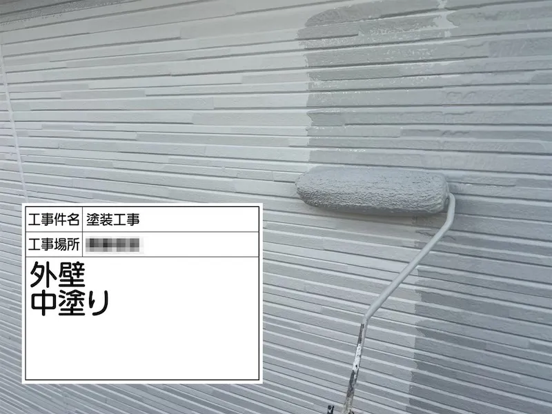外壁2回目の塗装 中塗り工程｜神奈川県厚木市
