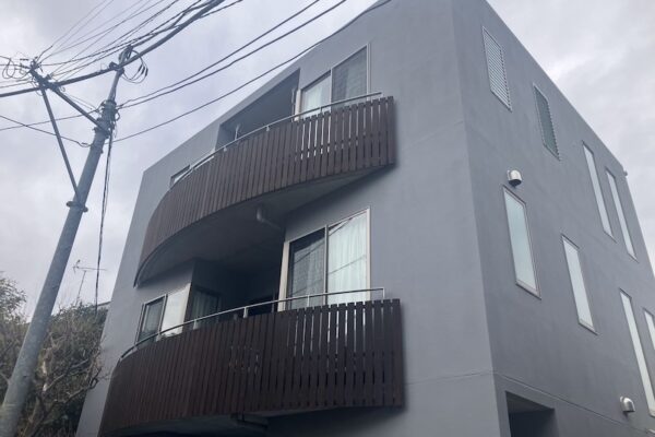 神奈川県伊勢原市｜外壁は色の変化が目立ちにくいグレーで塗装しました！