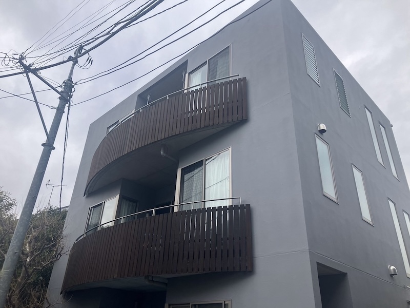 神奈川県伊勢原市｜外壁は色の変化が目立ちにくいグレーで塗装しました！