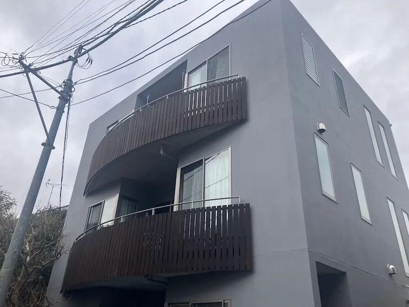 神奈川県伊勢原市｜外壁は色の変化が目立ちにくいグレーで塗装しました！