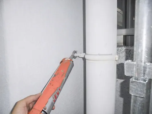 雨樋修理はDIYできる？可能な修理と注意点について解説