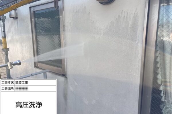 神奈川県海老名市｜ウッドデッキフェンス下地処理後の下塗りと上塗りをレポート！