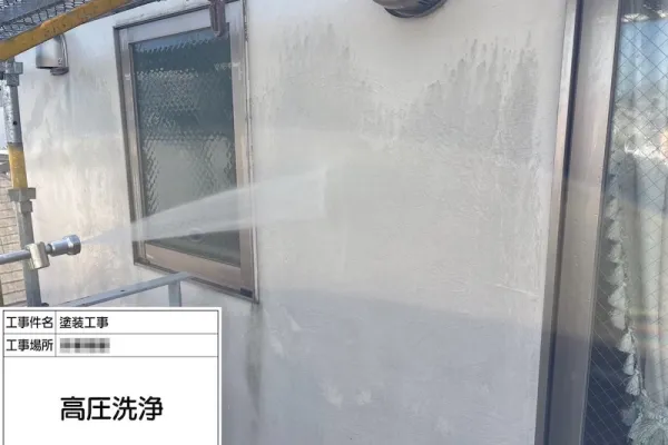 神奈川県海老名市｜ウッドデッキフェンス下地処理後の下塗りと上塗りをレポート！