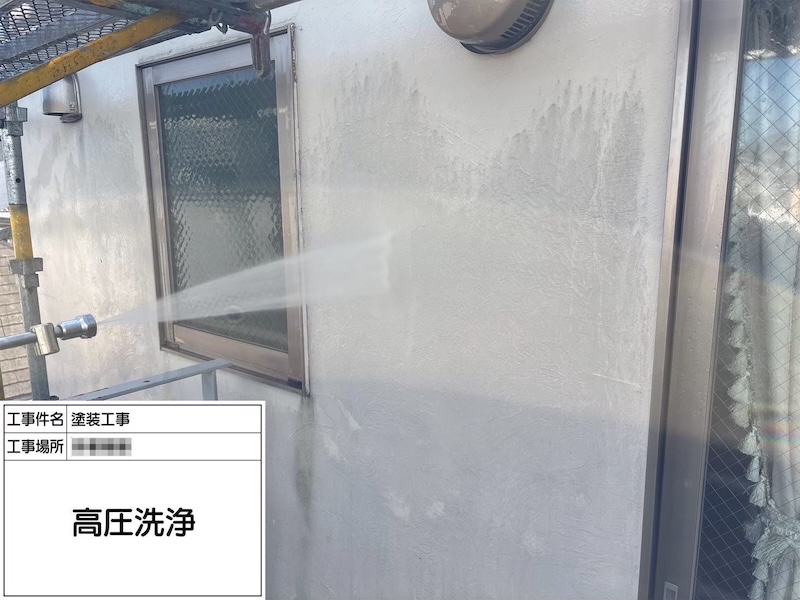 神奈川県海老名市｜ウッドデッキフェンス下地処理後の下塗りと上塗りをレポート！
