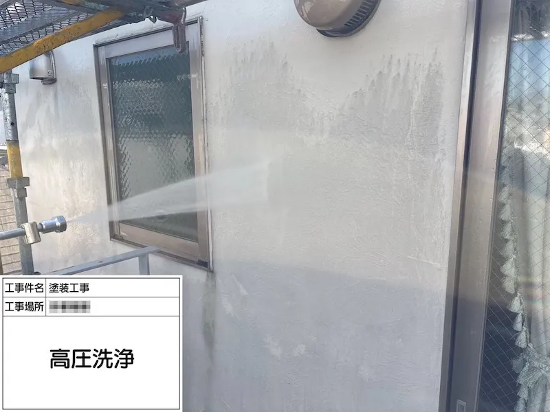 神奈川県海老名市｜ウッドデッキフェンス下地処理後の下塗りと上塗りをレポート！