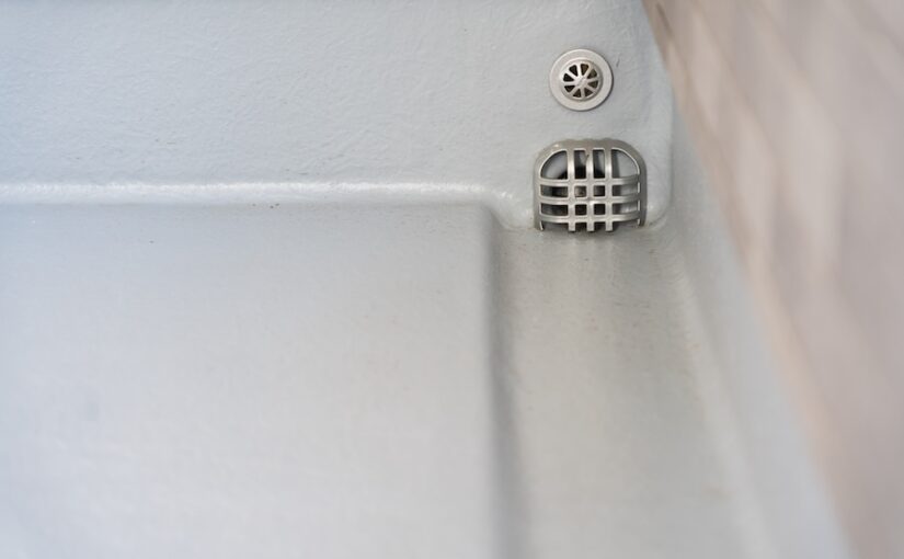 ベランダの排水口（ドレン）はこまめに清掃を！詰まりの解消方法も解説！