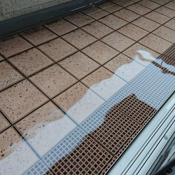 ベランダの排水口（ドレン）はこまめに清掃を！詰まりの解消方法も解説！