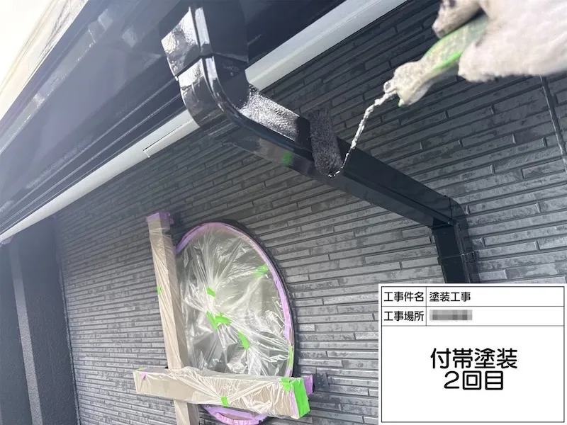 神奈川県厚木市｜縦樋と軒樋を塗装しました！色褪せた雨樋は塗装できれいに！
