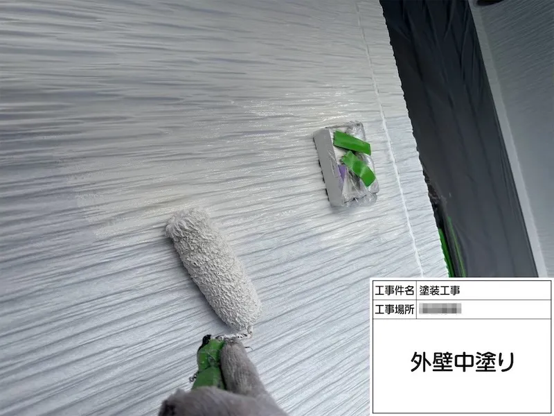 一階側の外壁はホワイトで塗装しました!|神奈川県厚木市