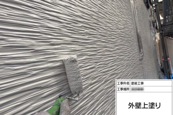 一階側の縦樋は外壁と一体になるように同じ色で塗装しました｜神奈川県厚木市