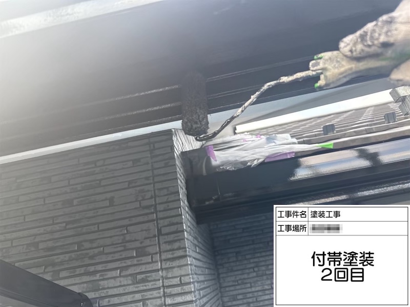 神奈川県厚木市｜下地処理後の軒樋と破風板の塗装をレポート！