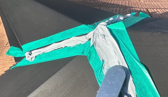 屋根塗装を行う上で外せない下地処理の重要性について解説！