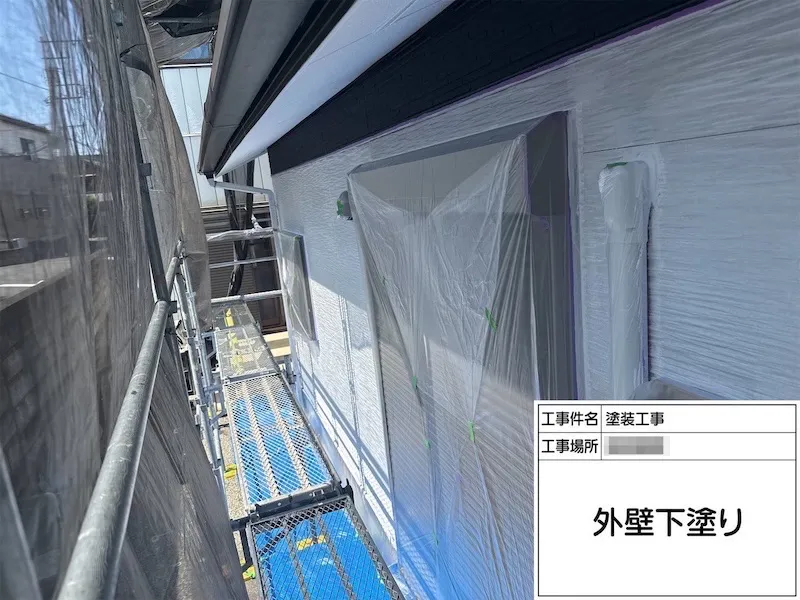 神奈川県厚木市|塗料の定着を高める外壁の下塗り作業