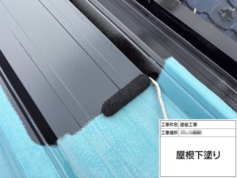 神奈川県海老名市｜金属屋根は錆びる前に塗装を！下塗り・中塗り・上塗りまでをレポート！