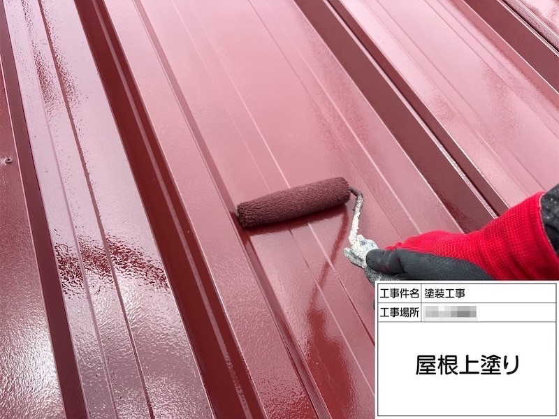 神奈川県海老名市｜金属屋根は錆びる前に塗装を！下塗り・中塗り・上塗りまでをレポート！