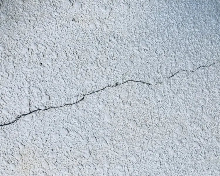 厚木市のモルタル外壁塗装|塗り替え時期を知らせる劣化サインと補修の重要性