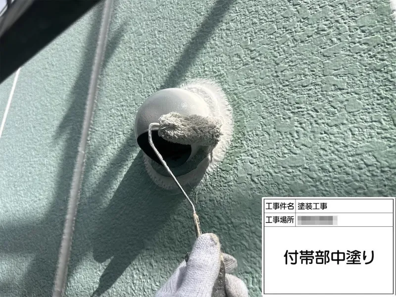 神奈川県厚木市|給気口ガラリの中塗り、グレーで塗装しました!