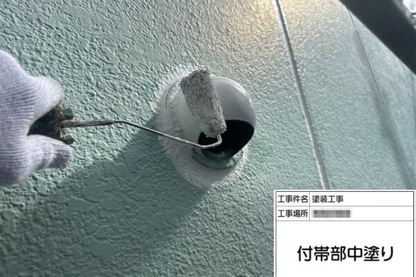 神奈川県厚木市｜給気口ガラリの中塗り、グレーで塗装しました！