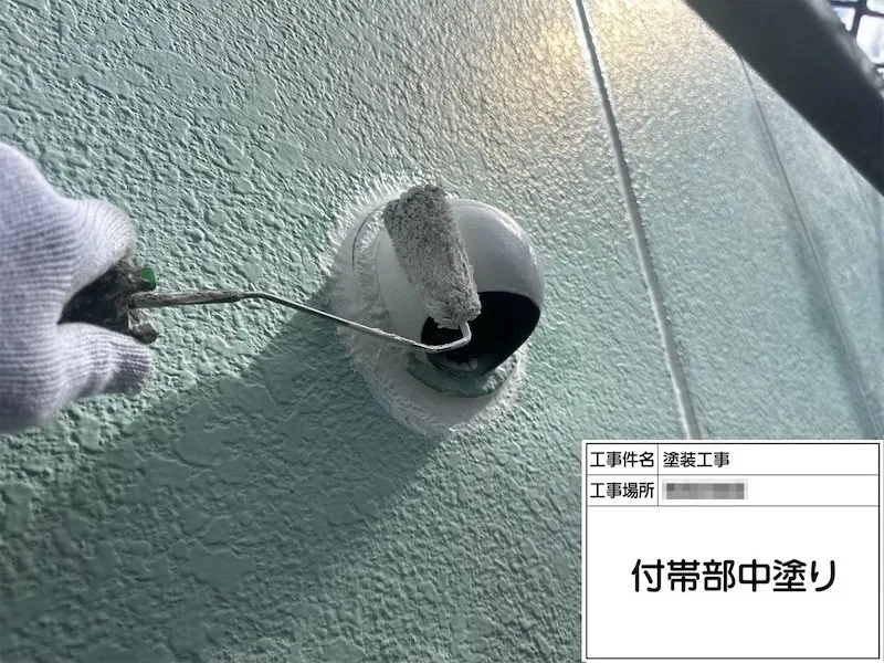 神奈川県厚木市|給気口ガラリの中塗り、グレーで塗装しました!