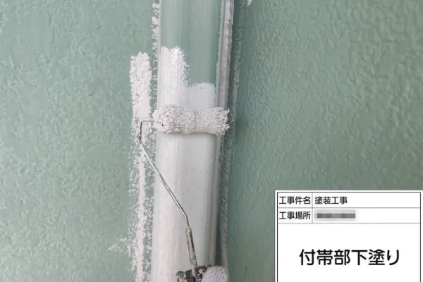 付帯部 エアコンカバー 下地処理〜上塗りまで行いました！｜神奈川県厚木市