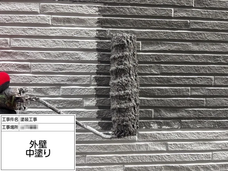 神奈川県厚木市|外壁塗装 上塗り工程(上塗り2回目)塗料を選ぶポイントについて