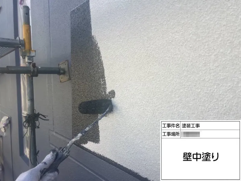 神奈川県伊勢原市|外壁塗装 上塗り工程を行いました!定期的に外壁塗装が必要ない理由とは?