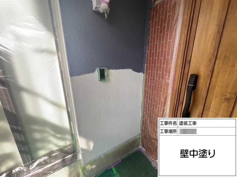 神奈川県伊勢原市|外壁塗装の中塗りと軒天井の塗装を行いました